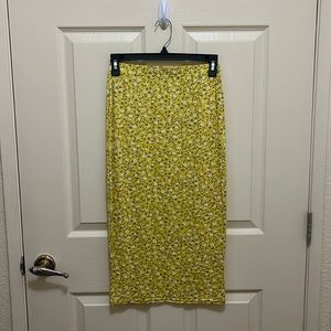 YELLOW MIDI SKIRT. PRETTY LITTLE THING